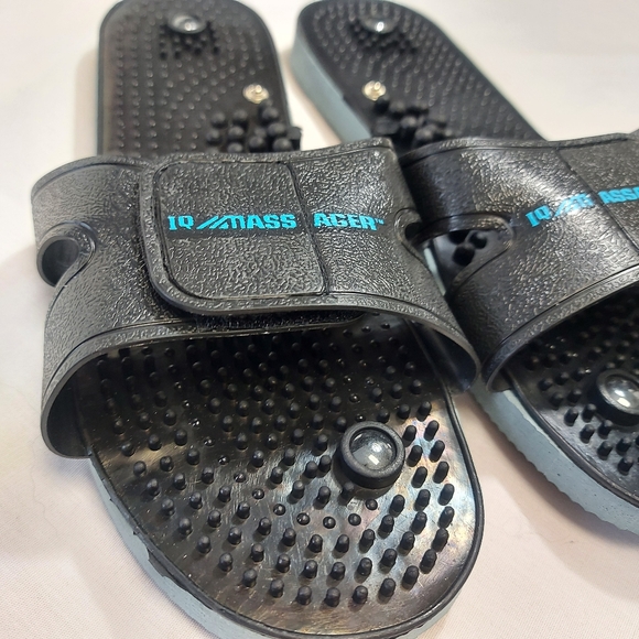 NIB IQ Massager Tens Acu Black Messaging Slippers - Picture 2 of 5